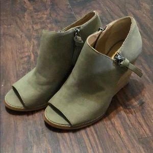 Jessica Simpson wedges size 6.5